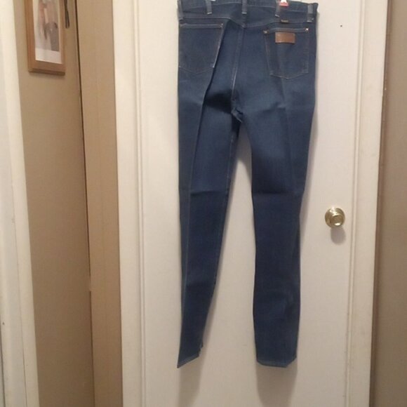 SOLD GUC - Wrangler Regular Fit Cowboy Cut Blue Jeans - Size 36x36 Lot#007 - Picture 2 of 6